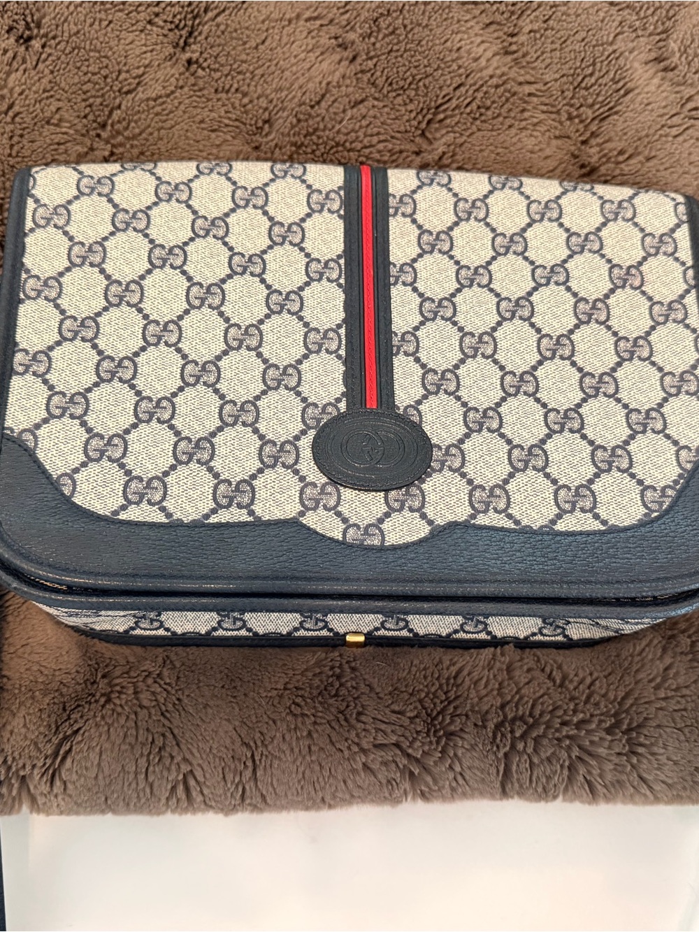 Gucci Beige Crossbody with Navy Trim & Red Stripe (matching wallet included) - Picture 2 of 6